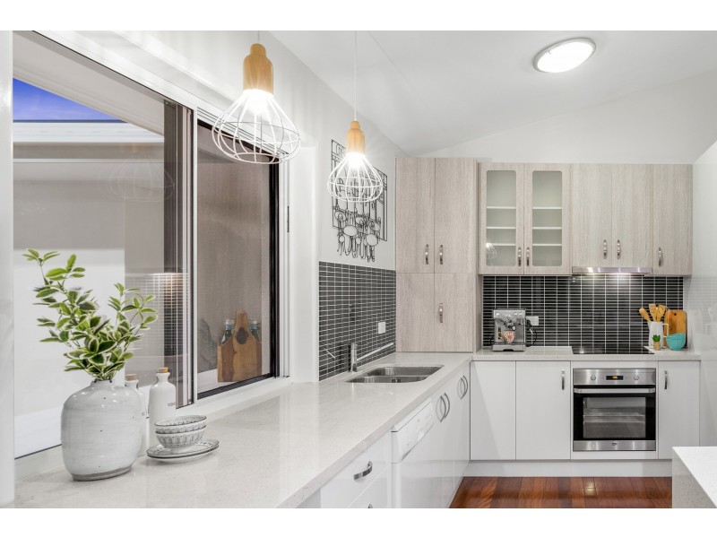 27 Raintree Street, Mansfield QLD 4122