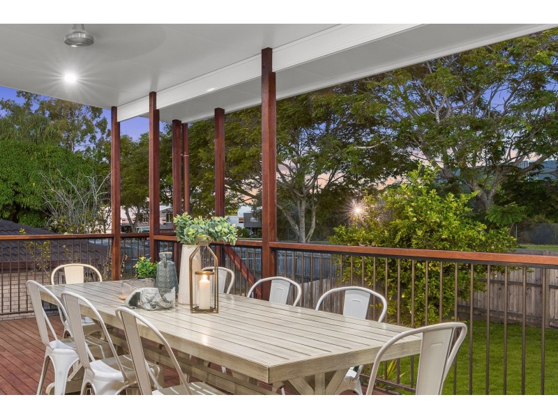 27 Raintree Street, Mansfield QLD 4122