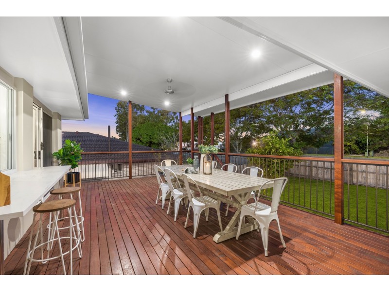 27 Raintree Street, Mansfield QLD 4122