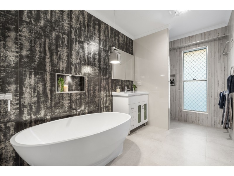 27 Raintree Street, Mansfield QLD 4122