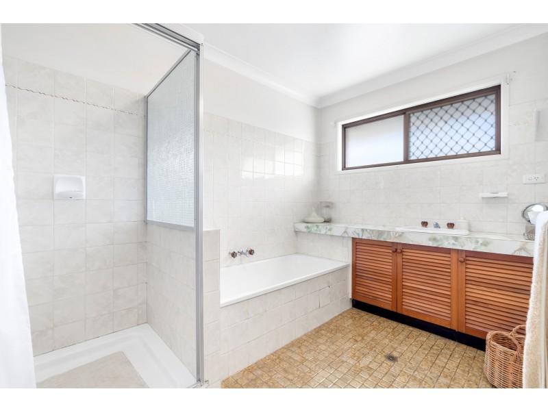 9 Vortigern Street, Carindale QLD 4152