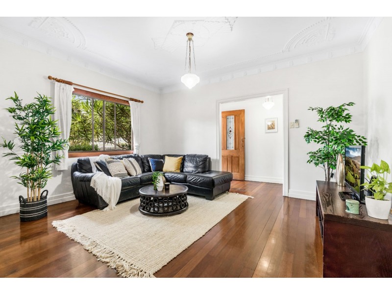 15 Navy Street, Holland Park West QLD 4121