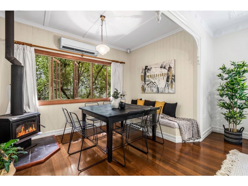 15 Navy Street, Holland Park West QLD 4121