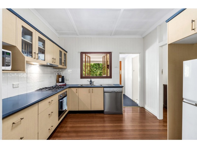 15 Navy Street, Holland Park West QLD 4121