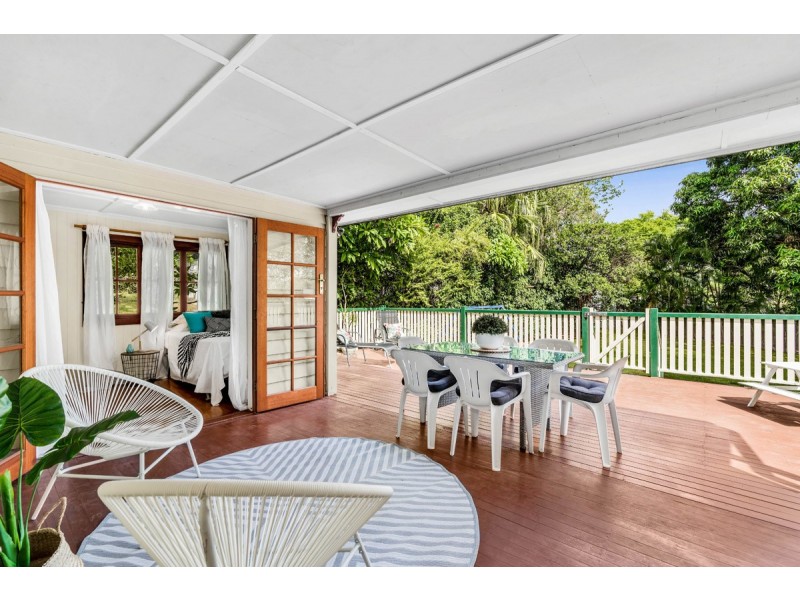 15 Navy Street, Holland Park West QLD 4121