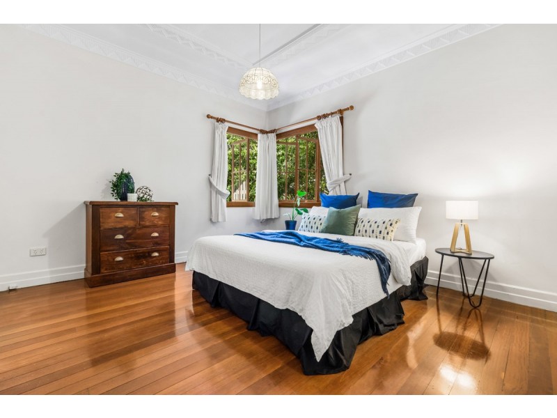 15 Navy Street, Holland Park West QLD 4121