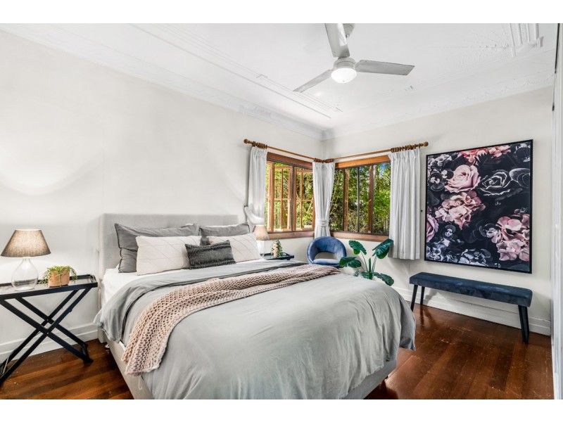 15 Navy Street, Holland Park West QLD 4121