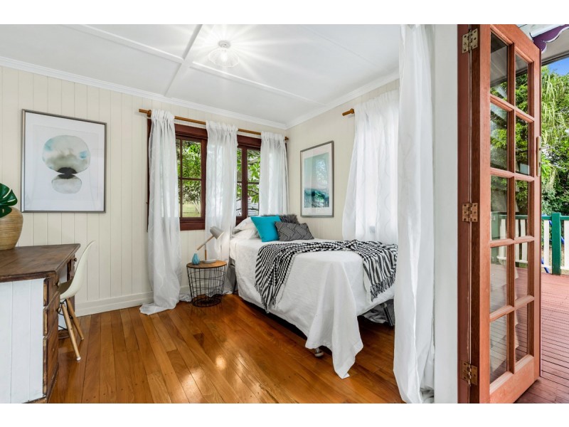 15 Navy Street, Holland Park West QLD 4121