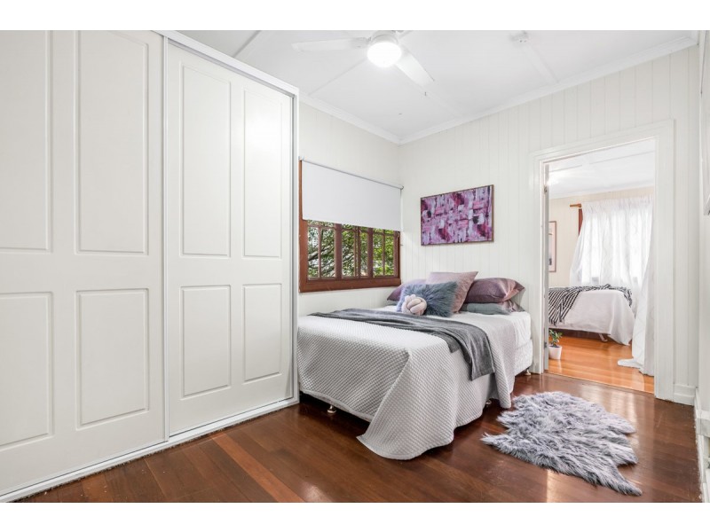 15 Navy Street, Holland Park West QLD 4121