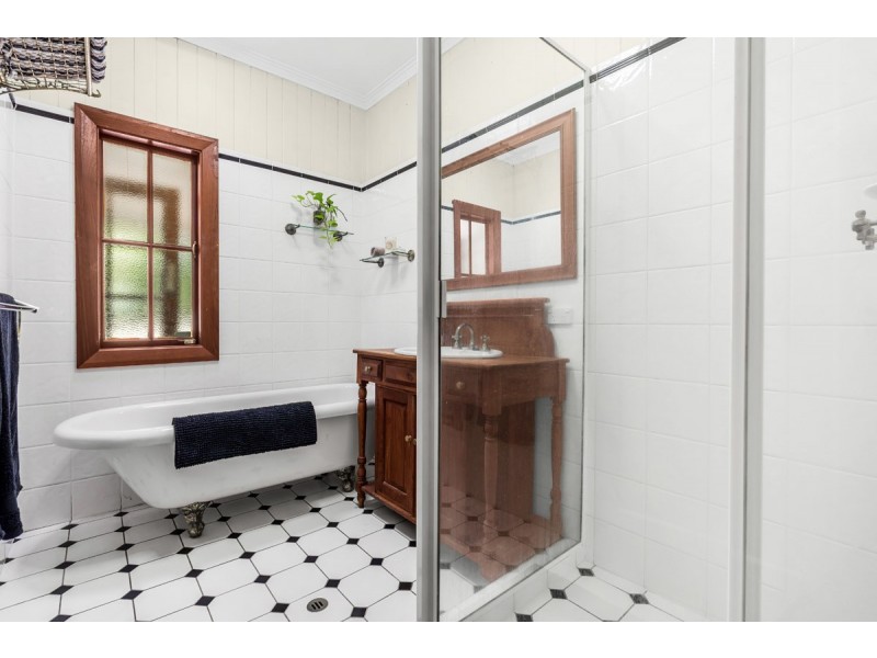 15 Navy Street, Holland Park West QLD 4121