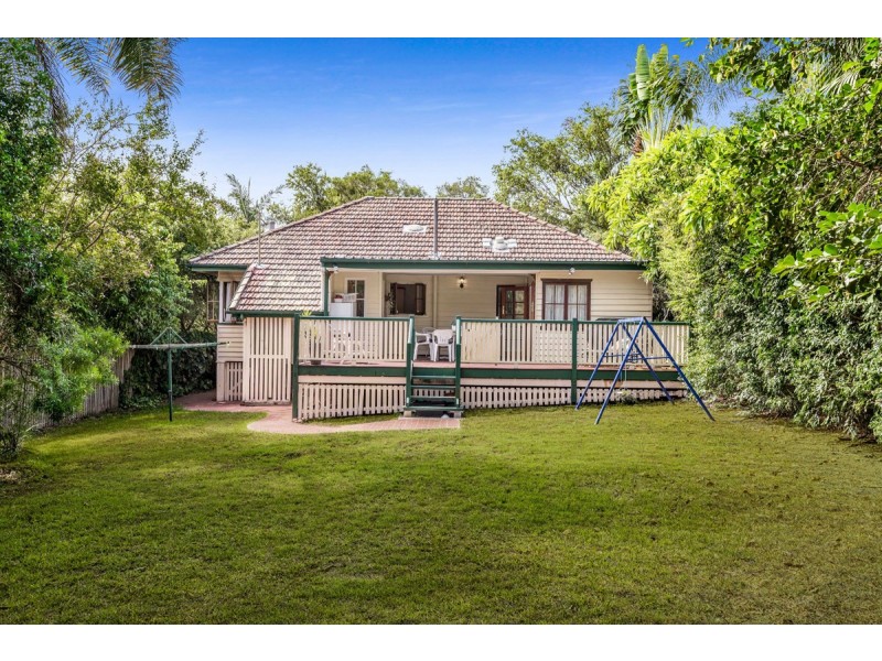 15 Navy Street, Holland Park West QLD 4121