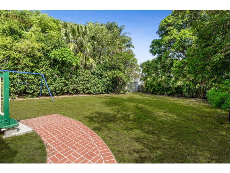 15 Navy Street, Holland Park West QLD 4121