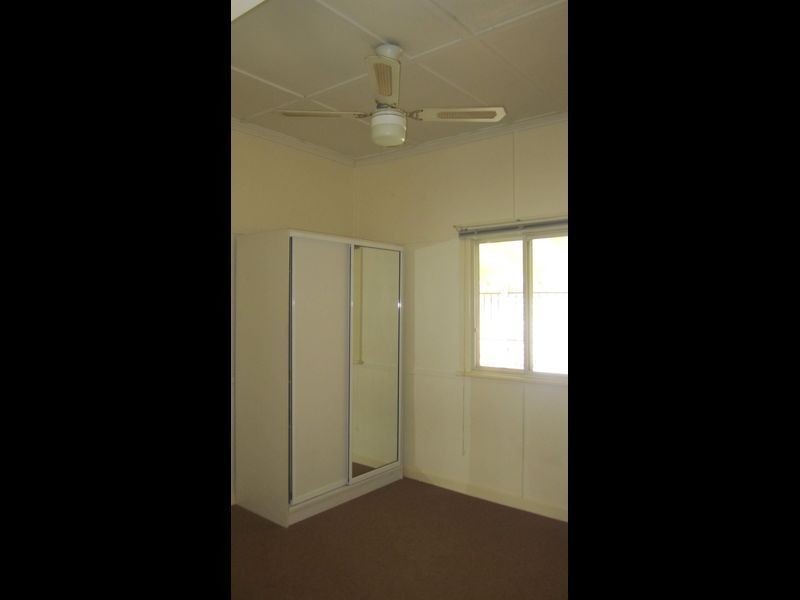 18 Broadwater Road, Mount Gravatt East QLD 4122