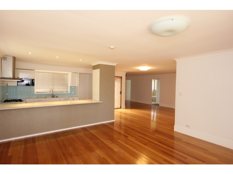 42 Mindona Street, Wishart QLD 4122