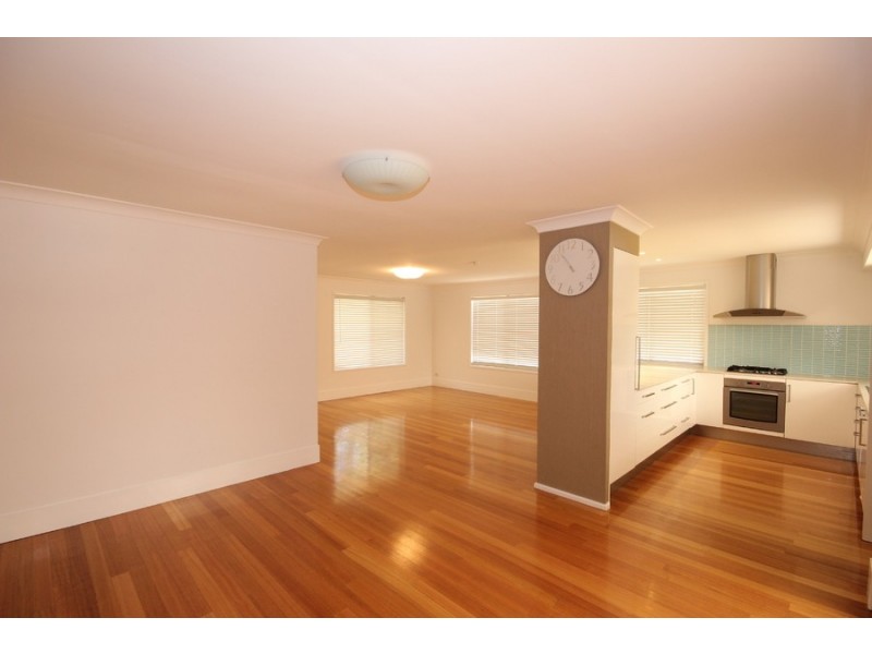 42 Mindona Street, Wishart QLD 4122