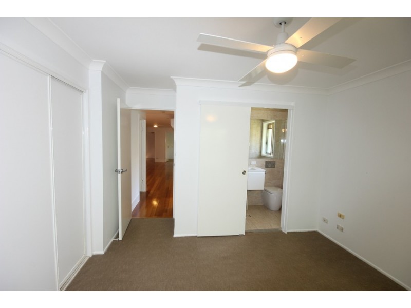 42 Mindona Street, Wishart QLD 4122