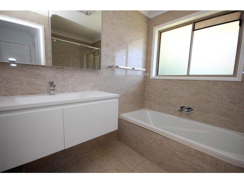 42 Mindona Street, Wishart QLD 4122