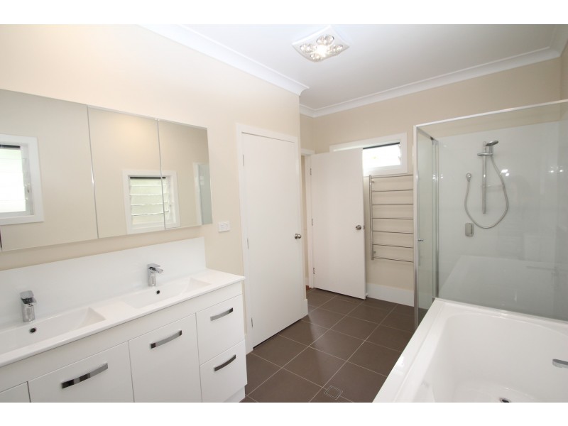 34 Hipwood Street, Norman Park QLD 4170