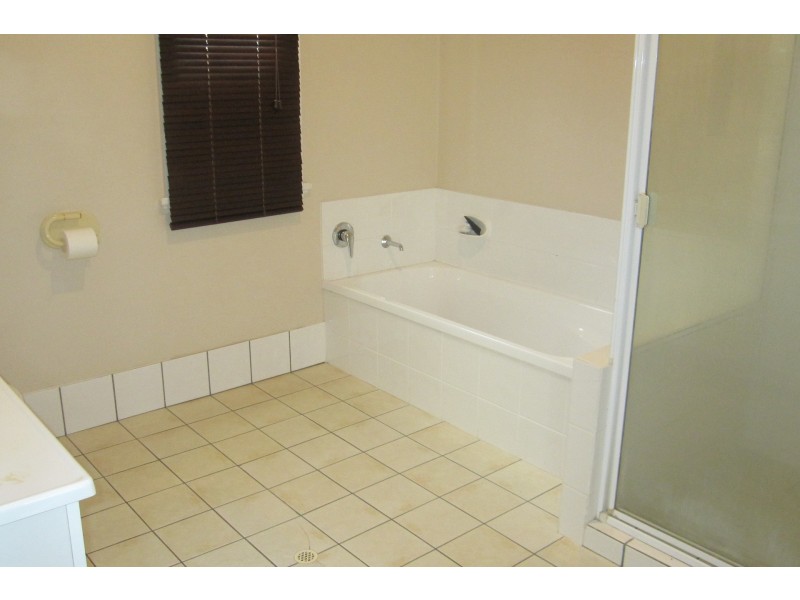 15 Binya Street, Holland Park QLD 4121