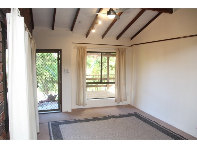 80 Pareena Crescent, Mansfield QLD 4122