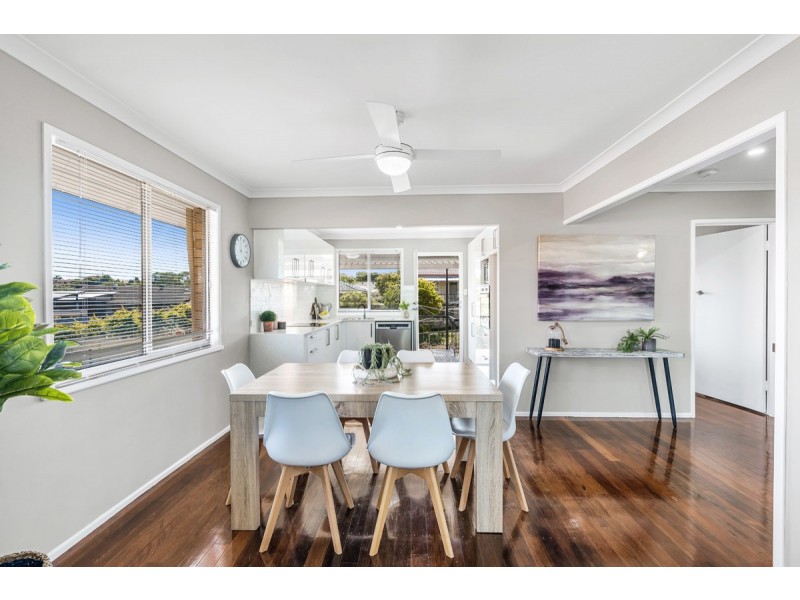 216 Broadwater Road, Mansfield QLD 4122