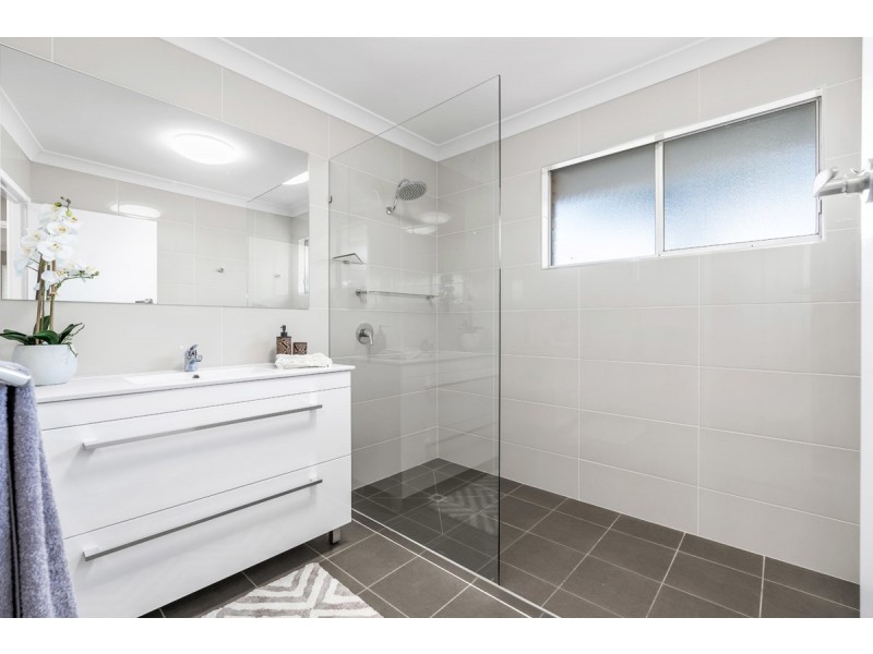 216 Broadwater Road, Mansfield QLD 4122