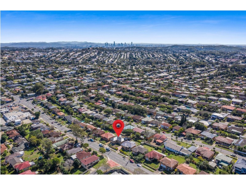 216 Broadwater Road, Mansfield QLD 4122