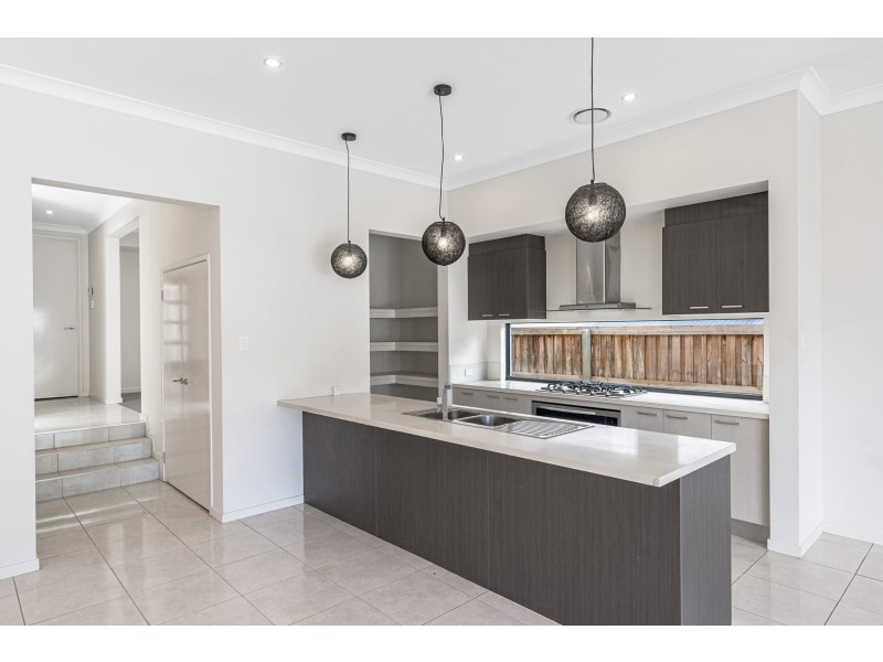 92 Oak Place, Mackenzie QLD 4156