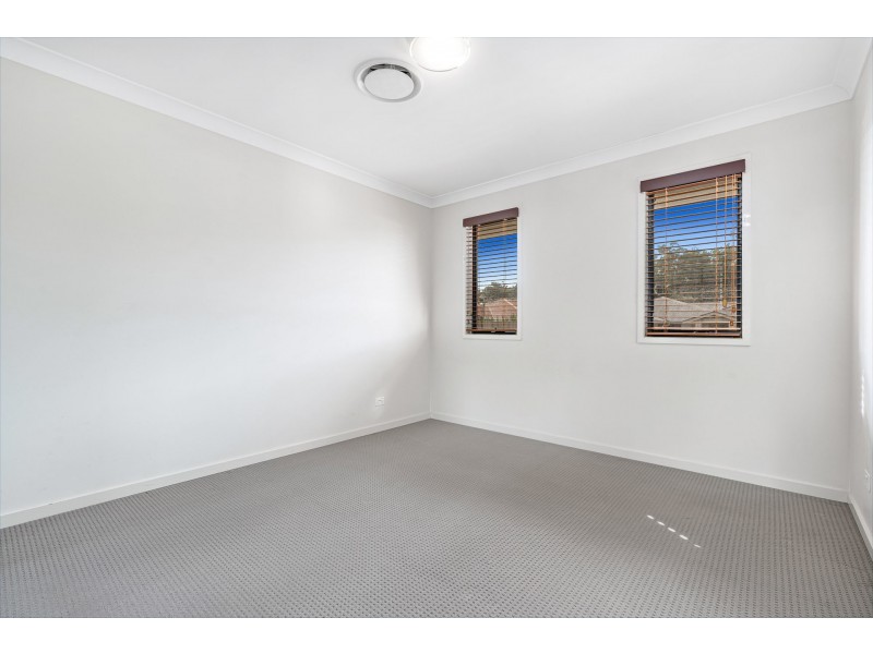 92 Oak Place, Mackenzie QLD 4156