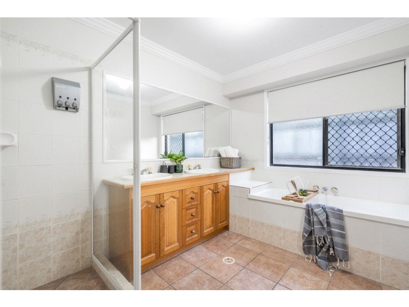 11 Kentwell Place, Wishart QLD 4122