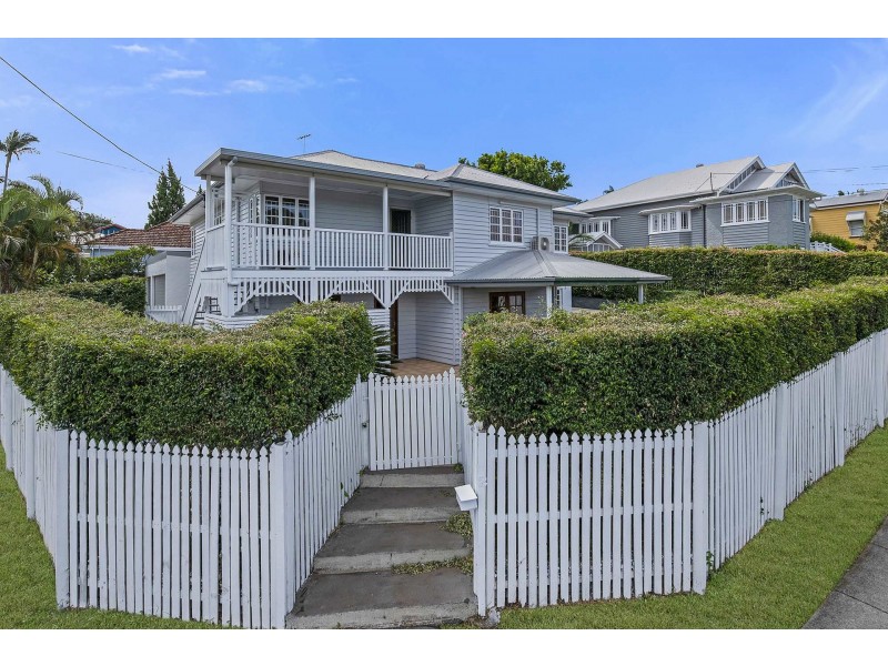2 Murton Avenue, Holland Park West QLD 4121