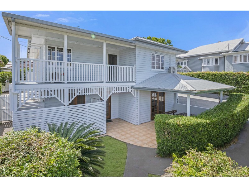 2 Murton Avenue, Holland Park West QLD 4121