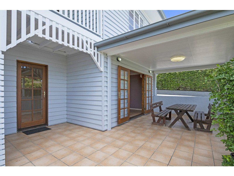 2 Murton Avenue, Holland Park West QLD 4121