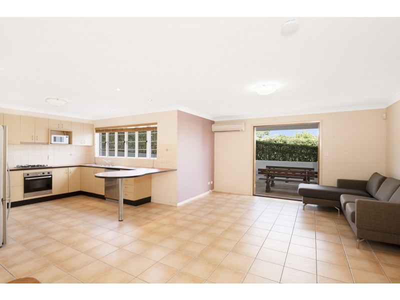 2 Murton Avenue, Holland Park West QLD 4121