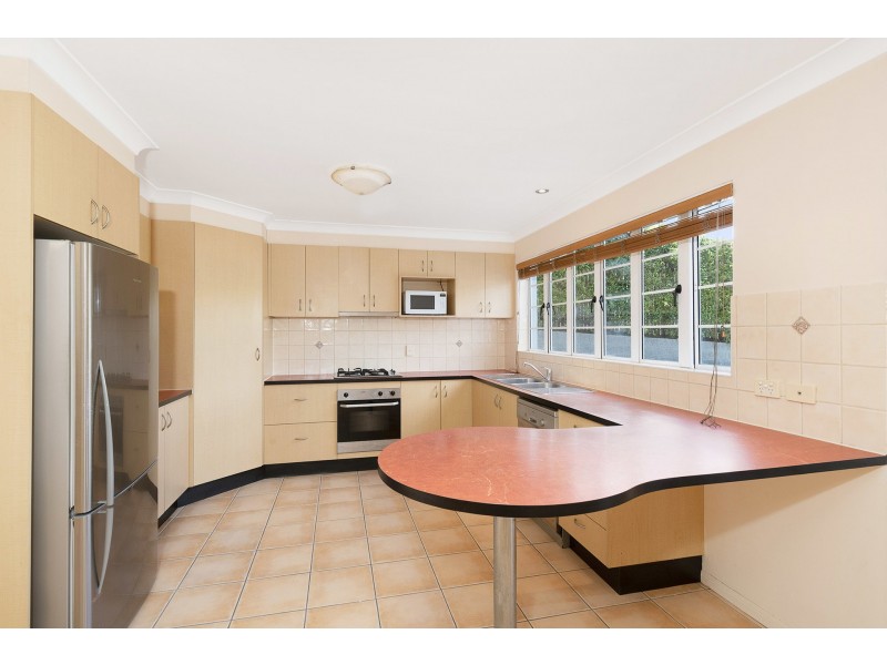 2 Murton Avenue, Holland Park West QLD 4121