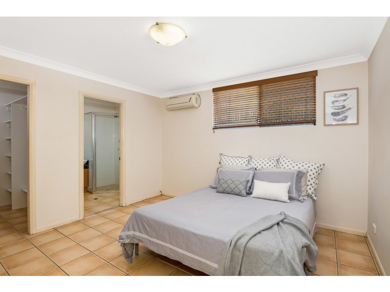 2 Murton Avenue, Holland Park West QLD 4121