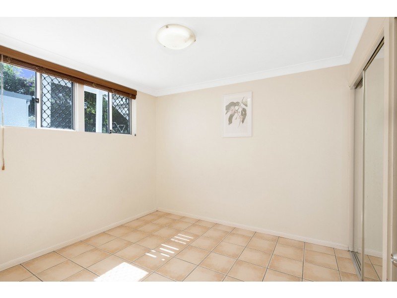 2 Murton Avenue, Holland Park West QLD 4121
