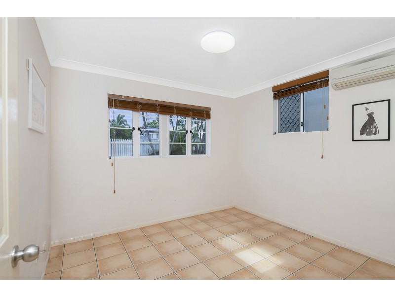 2 Murton Avenue, Holland Park West QLD 4121