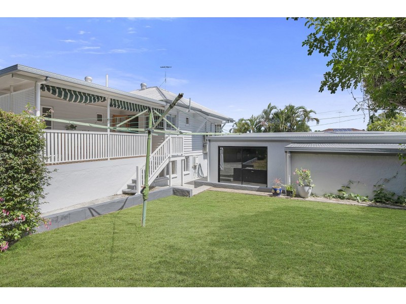 2 Murton Avenue, Holland Park West QLD 4121