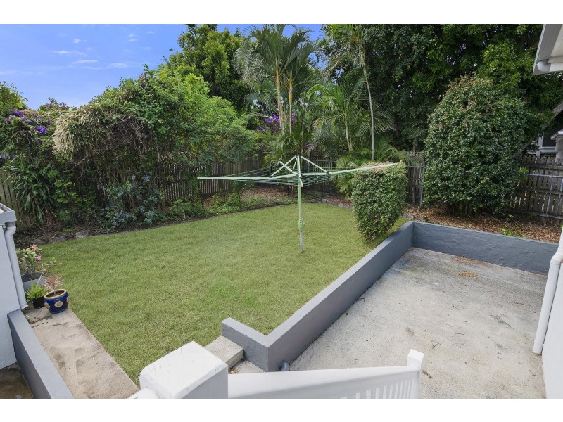 2 Murton Avenue, Holland Park West QLD 4121