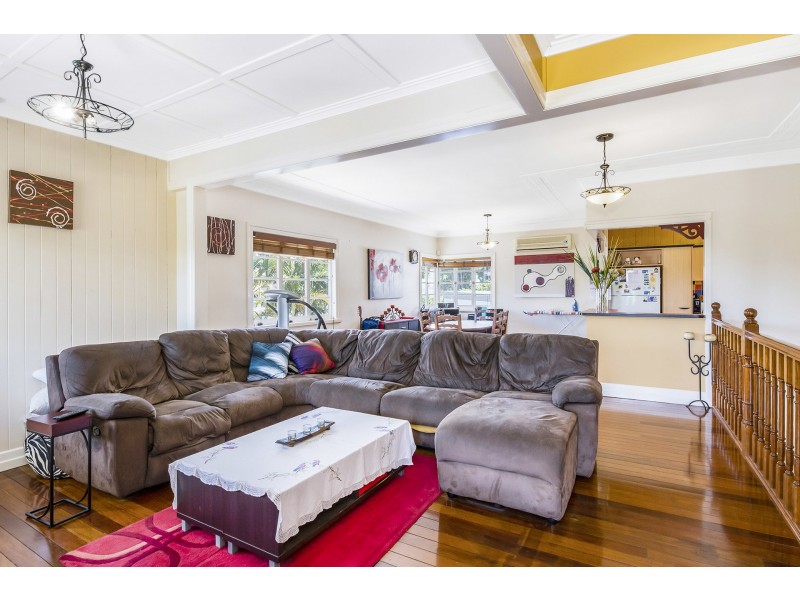 2 Murton Avenue, Holland Park West QLD 4121