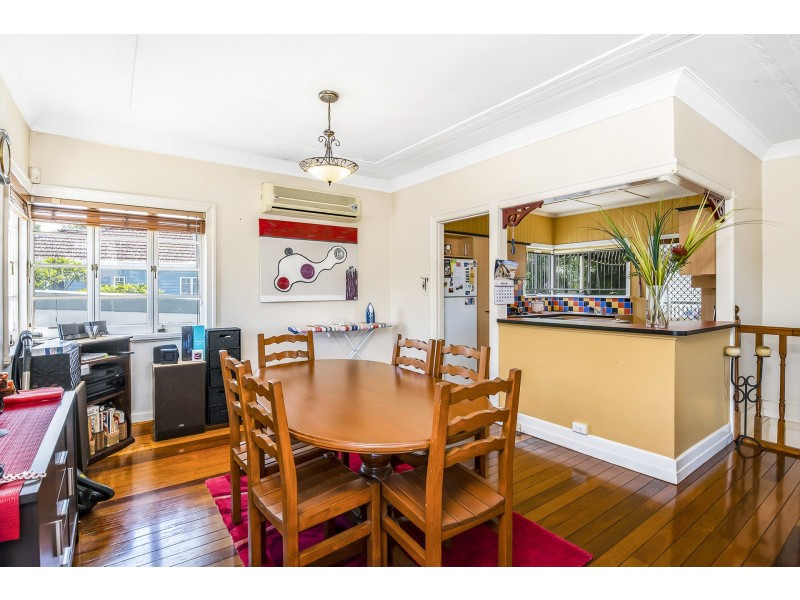 2 Murton Avenue, Holland Park West QLD 4121