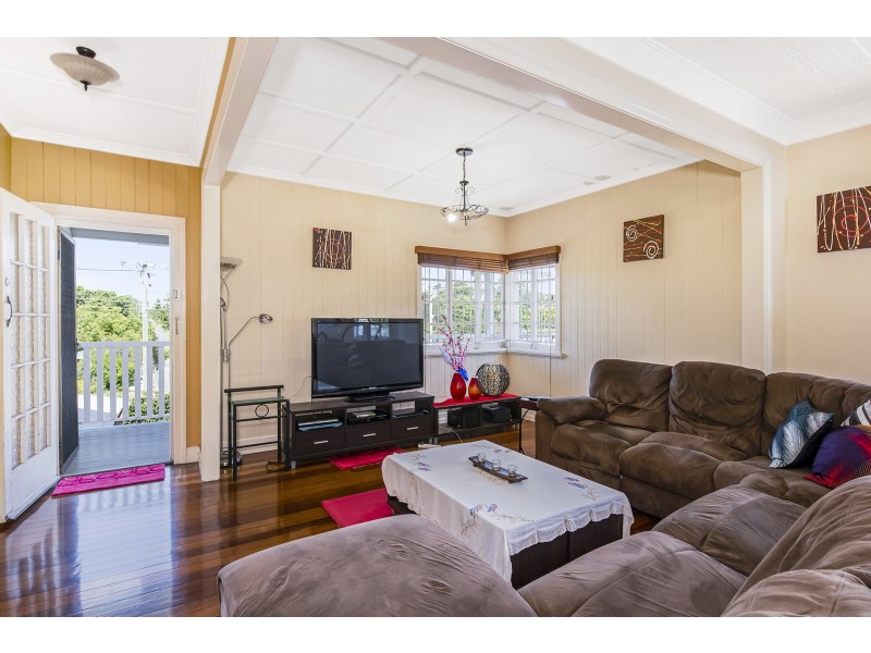 2 Murton Avenue, Holland Park West QLD 4121