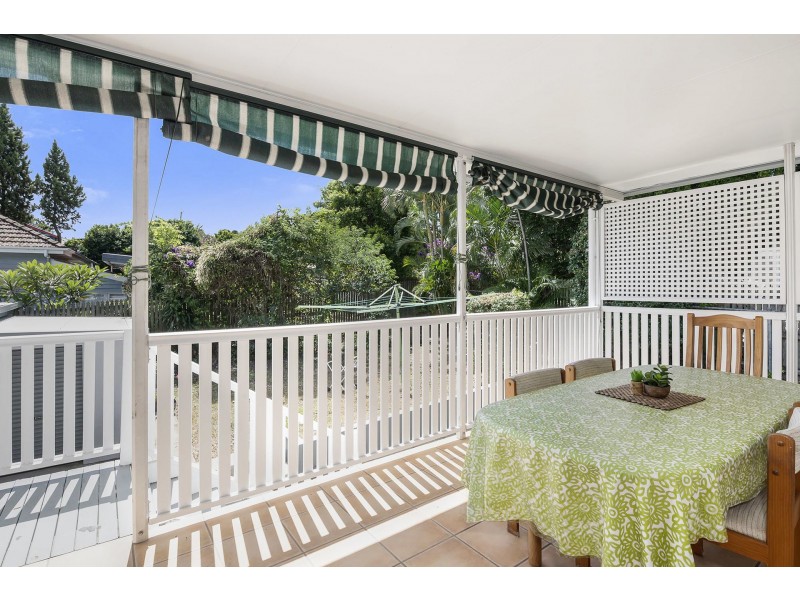 2 Murton Avenue, Holland Park West QLD 4121