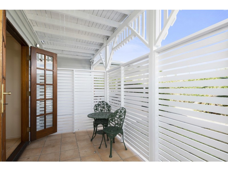 2 Murton Avenue, Holland Park West QLD 4121