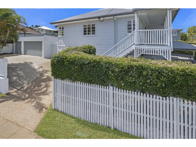 2 Murton Avenue, Holland Park West QLD 4121