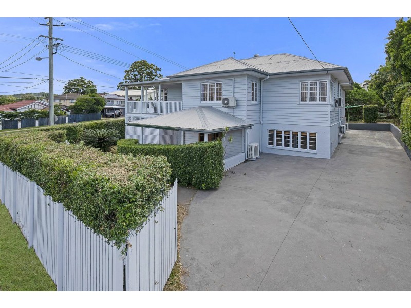2 Murton Avenue, Holland Park West QLD 4121
