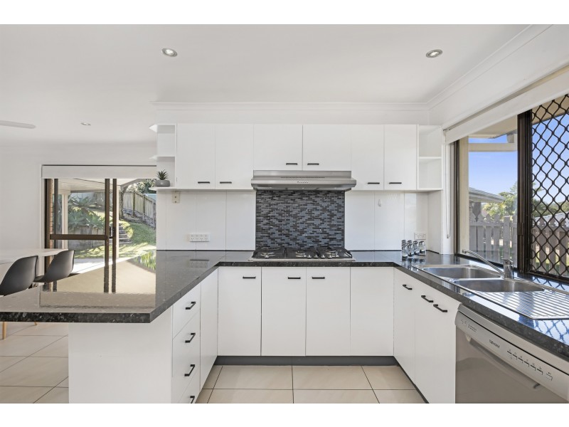 15 Leru Street, Mansfield QLD 4122