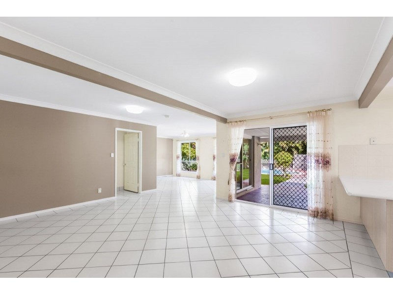 3 Somerset Place, Parkinson QLD 4115