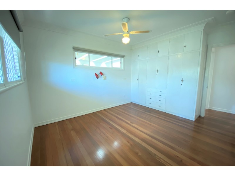 43 Broadwater Road, Mount Gravatt East QLD 4122